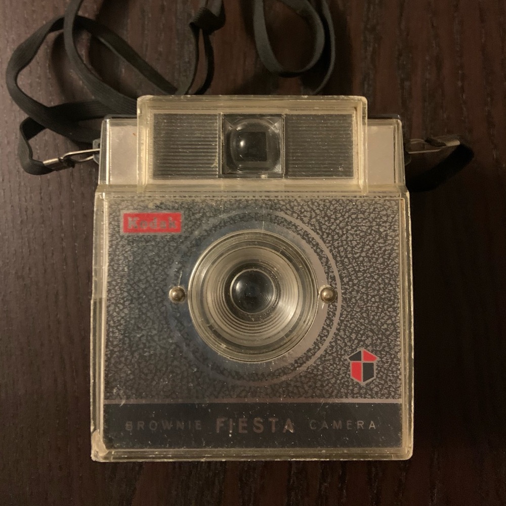 1962 Vintage Kodak Brownie Fiesta, no 127 film.